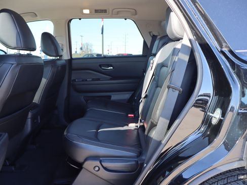 Used 2022 Nissan Pathfinder SL image 10