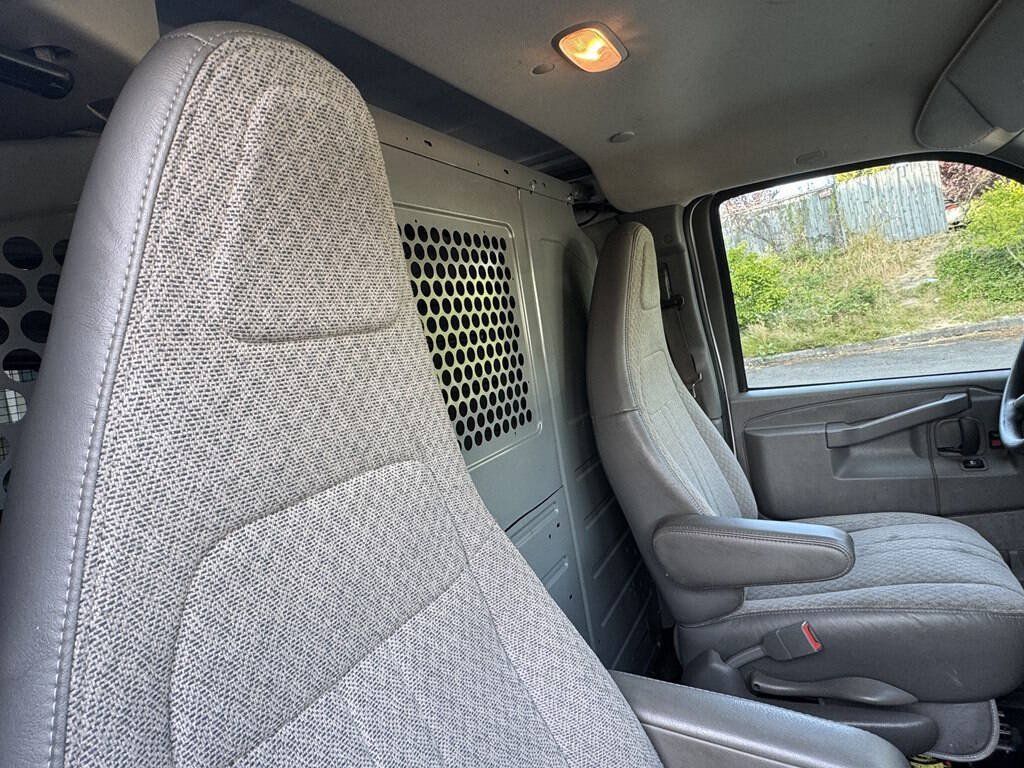 Used 2016 Chevrolet Express 2500 RWD image 18
