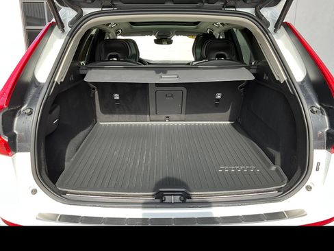 Certified 2023 Volvo XC60 B5 Core w/ Climate Package AWD/4WD image 11