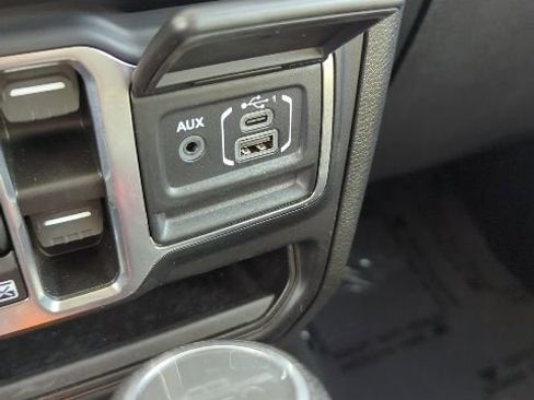 Used 2023 Jeep Gladiator Willys image 35