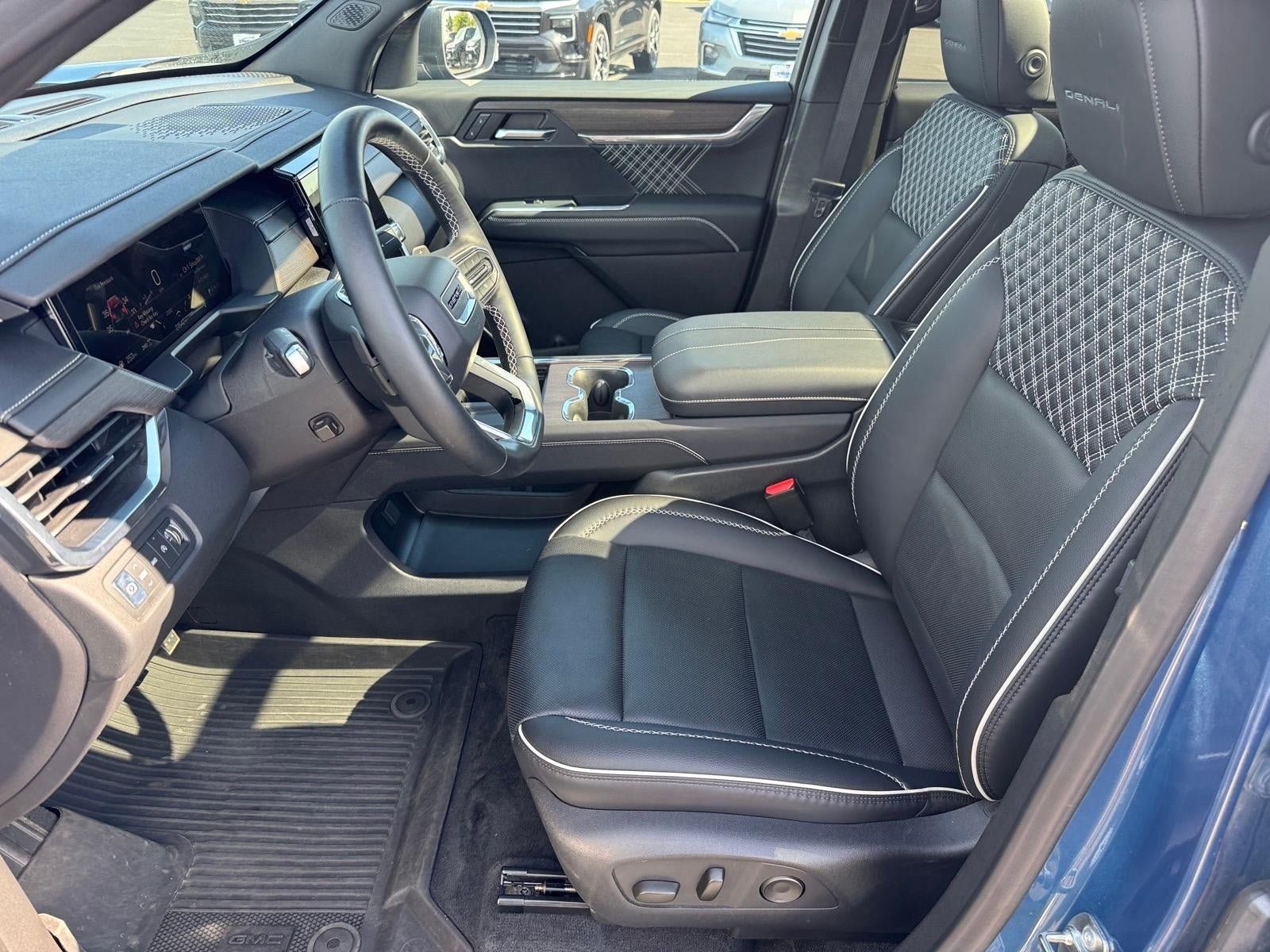 Used 2024 GMC Acadia Denali AWD/4WD image 6