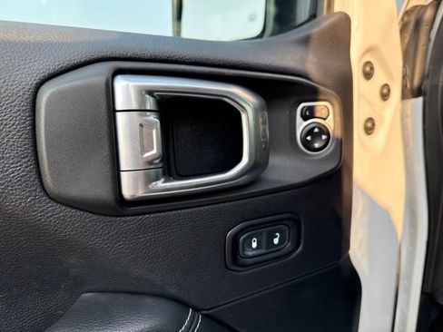 Used 2020 Jeep Wrangler Unlimited Sahara w/ LED Lighting Group AWD/4WD image 26