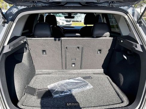 Certified 2024 Volkswagen Taos SE image 15