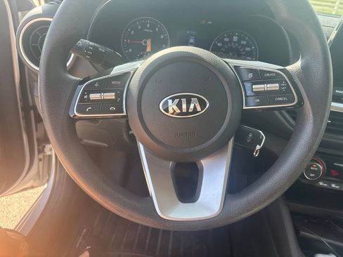 Used 2019 Kia Forte LXS FWD image 5
