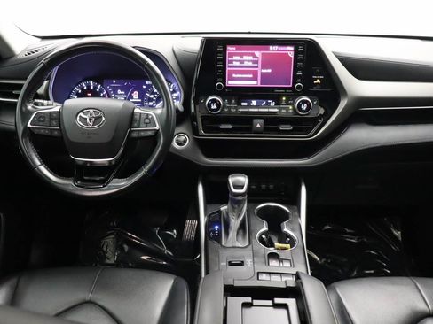 Used 2021 Toyota Highlander XLE FWD image 14