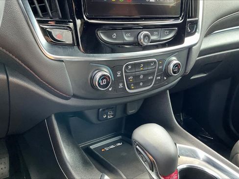Used 2023 Chevrolet Traverse RS FWD image 32