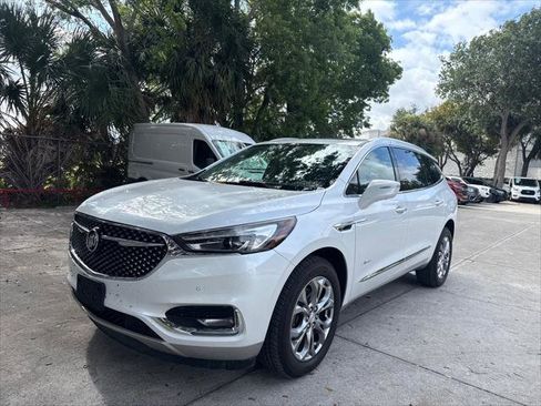 Used 2018 Buick Enclave Avenir w/ Avenir Technology Package FWD image 2