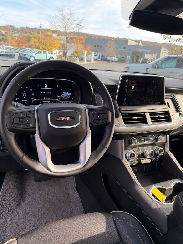 Used 2024 GMC Yukon SLT w/ SLT Premium Package AWD/4WD image 12