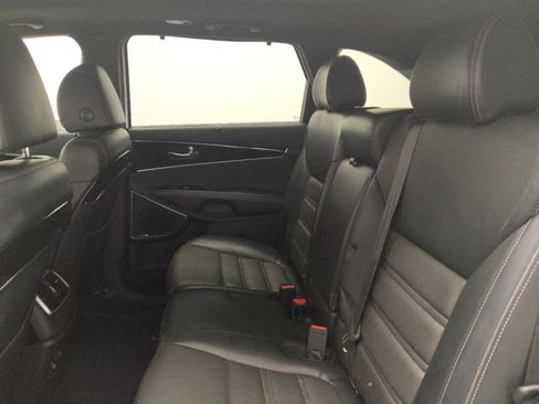 Used 2019 Kia Sorento SX image 18