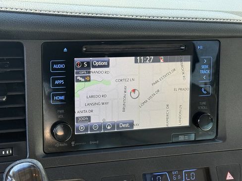 Used 2017 Toyota Sienna image 12