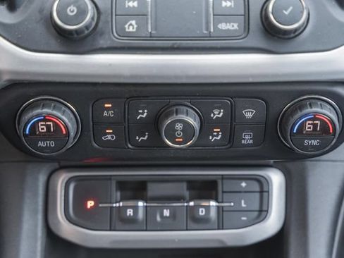 Used 2020 GMC Acadia SLT w/ Premium Package FWD image 28