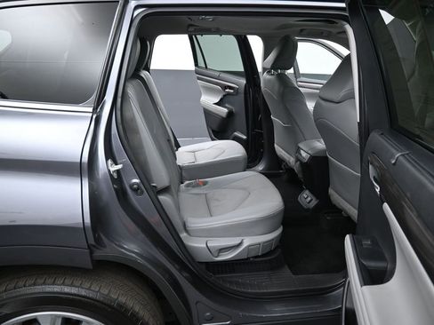 Used 2022 Toyota Highlander Limited image 35
