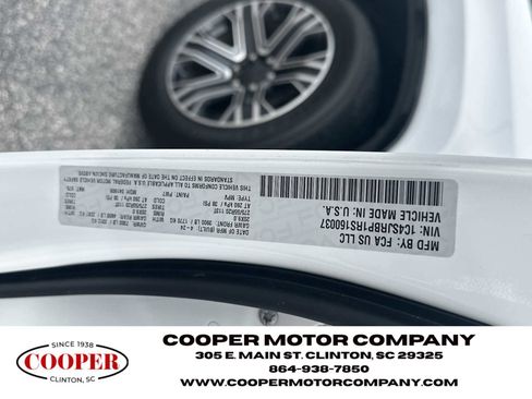 Used 2024 Jeep Wagoneer L Series II w/ Flexible Seating Group RWD image 32