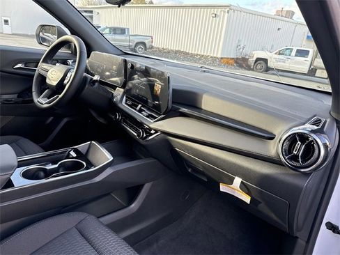 New 2025 Chevrolet Equinox LT w/ Safety and Technology Package image 28