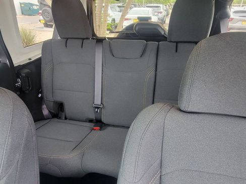 Used 2025 Jeep Wrangler Sahara image 15