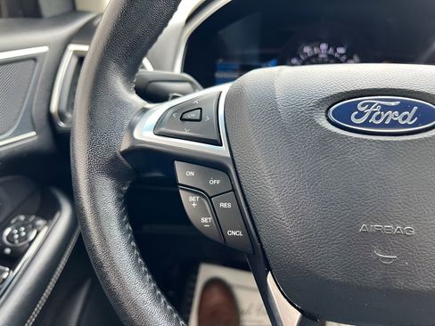 Used 2018 Ford Edge Titanium w/ Equipment Group 301A AWD/4WD image 32