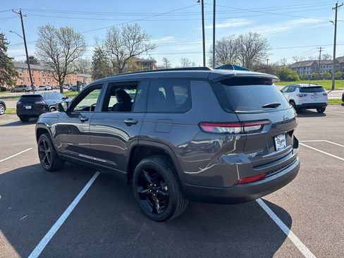 Used 2023 Jeep Grand Cherokee L Laredo image 4