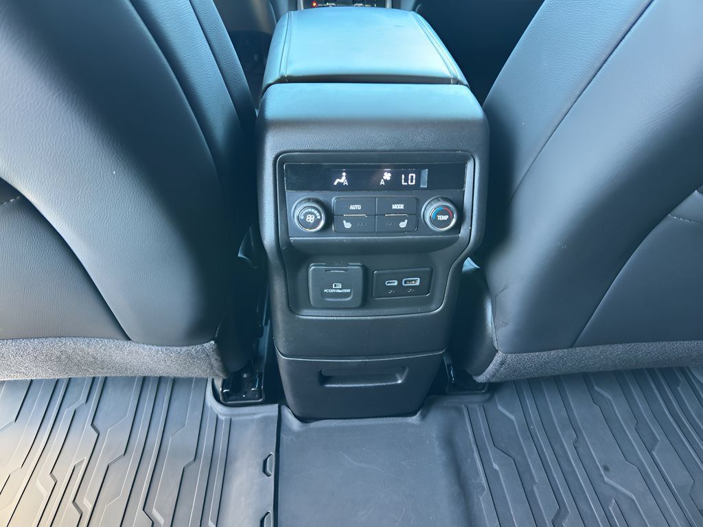 Used 2023 GMC Acadia Denali w/ Denali Technology Package AWD/4WD image 17