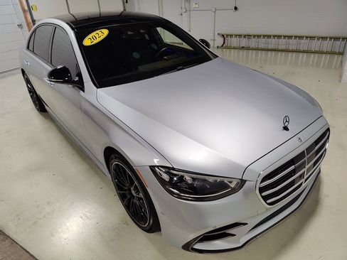 Used 2023 Mercedes-Benz S 580 4MATIC Sedan w/ AMG Line image 2