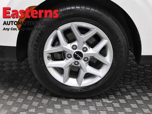 Used 2025 Kia Soul LX w/ LX Technology Package FWD image 32