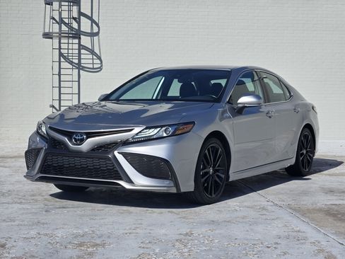 Used 2023 Toyota Camry XSE image 4
