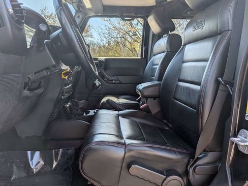 Used 2012 Jeep Wrangler Unlimited Sahara image 19
