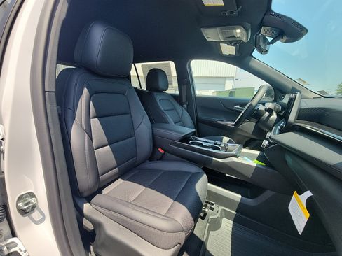 New 2026 Chevrolet Equinox LT w/ Convenience Package II FWD image 23