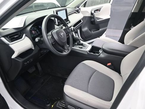 Used 2023 Toyota RAV4 XLE image 6