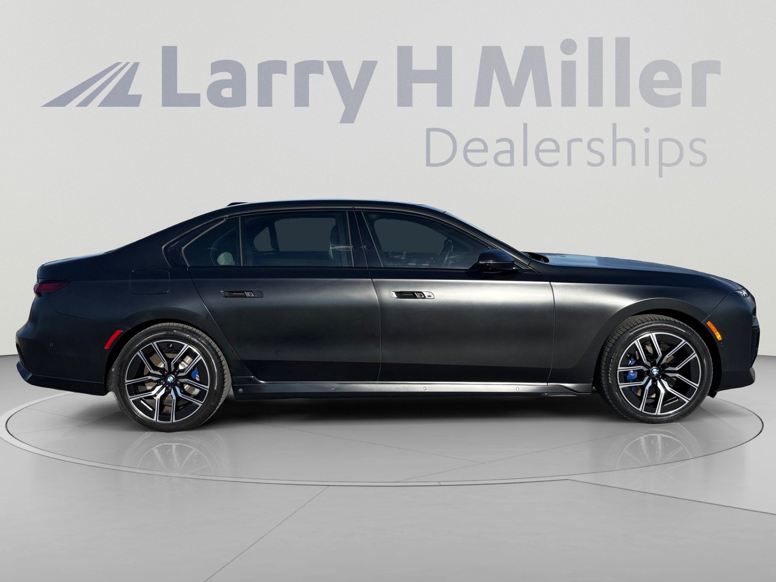 Used 2023 BMW 760i xDrive w/ Executive Package AWD/4WD image 6