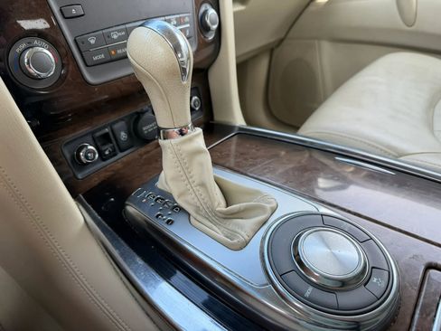 Used 2014 INFINITI QX80 2WD w/ Deluxe Touring Package image 16