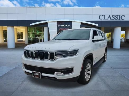 Used 2022 Jeep Wagoneer Series I w/ Premium Group I AWD/4WD image 3