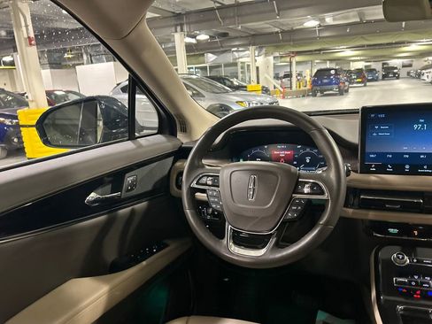 Used 2022 Lincoln Nautilus Reserve image 25