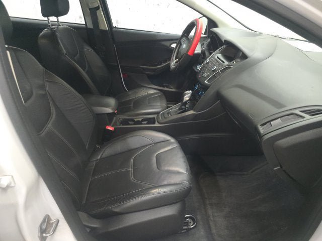 Used 2016 Ford Focus SE w/ Equipment Group 201A FWD image 3