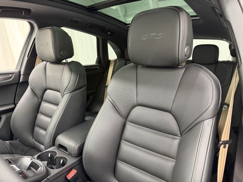 New 2026 Porsche Macan GTS image 5