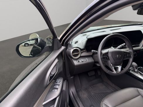 Used 2025 Chevrolet Trax ACTIV w/ Driver Confidence Package FWD image 5
