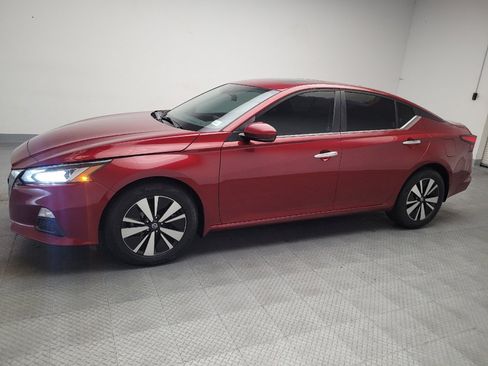 Used 2021 Nissan Altima 2.5 SV w/ SV Premium Package AWD/4WD image 2
