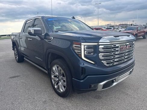 Used 2022 GMC Sierra 1500 Denali w/ Denali Reserve Package AWD/4WD image 4