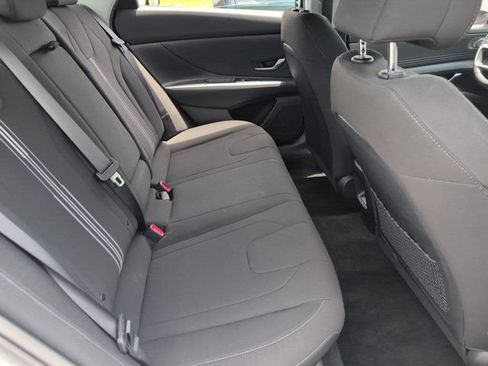 Used 2025 Hyundai Elantra SEL FWD image 30
