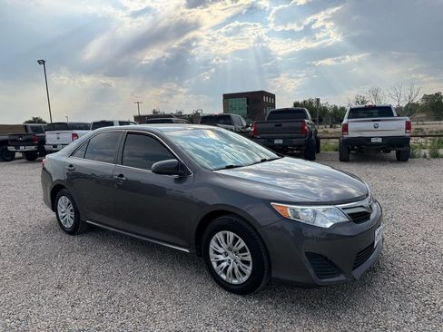 Used 2014 Toyota Camry LE FWD image 1