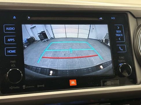 Used 2016 Toyota Tacoma Limited w/ Towing Package image 28