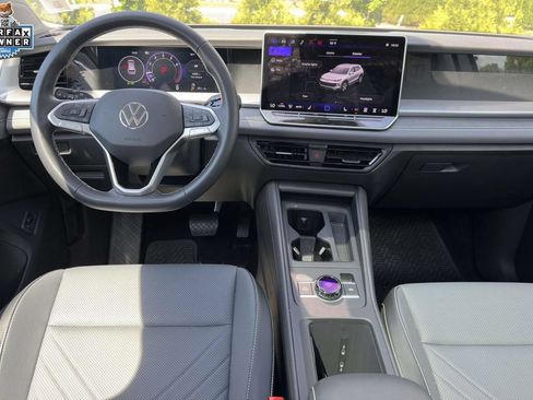 Used 2026 Volkswagen Tiguan SE w/ Panoramic Sunroof Package AWD/4WD image 13