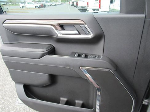 Used 2023 Chevrolet Silverado 1500 LT image 18