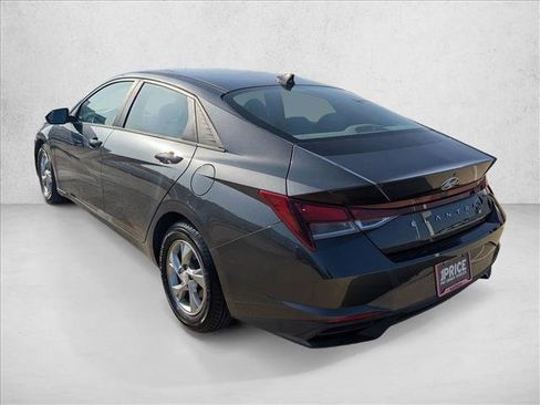Used 2022 Hyundai Elantra SE FWD image 8