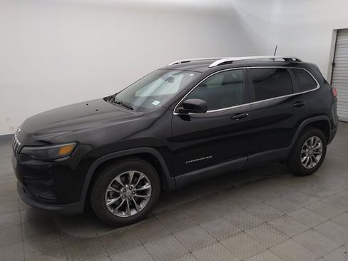Used 2019 Jeep Cherokee Latitude Plus w/ Comfort/Convenience Group FWD image 2
