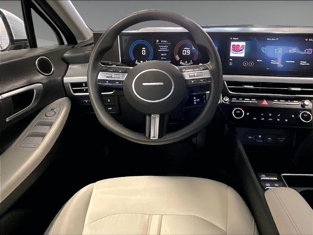 Used 2025 Hyundai Sonata SEL FWD image 17