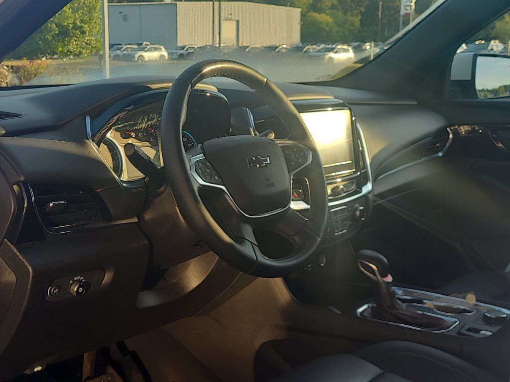 Used 2023 Chevrolet Traverse RS AWD/4WD image 10