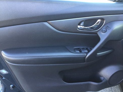 Used 2016 Nissan Rogue S w/ Appearance Package image 18