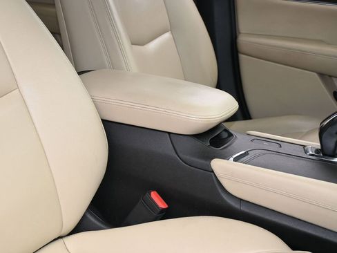 Used 2019 Cadillac XT5 FWD image 44