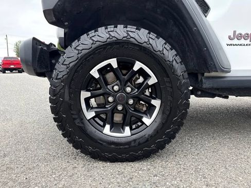 Used 2025 Jeep Wrangler Unlimited Rubicon AWD/4WD image 18