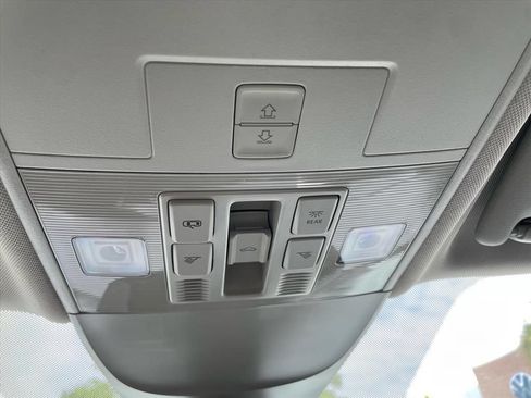 New 2026 Volkswagen Taos SE FWD image 13